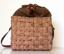 Load image into Gallery viewer, Japanese wild grape vine basket bag (Shoulder bag, wide, medium width)