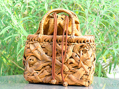Japanese-made wild grape vine basket bag (Mini Basket) with a messy weave (interior: wild grape vine-dyed canvas)
