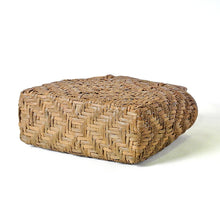 Load image into Gallery viewer, Japanese wild grape vine basket bag (Rounded corners, small, diamond-shaped, three-braid)
