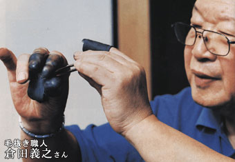 A basket bag made from Japanese wild grape vines that becomes shinier with use